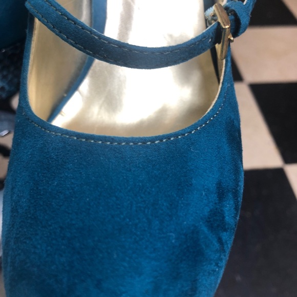 Women's Green Guess Platform Snake Heels Size 8 - Picture 4 of 8